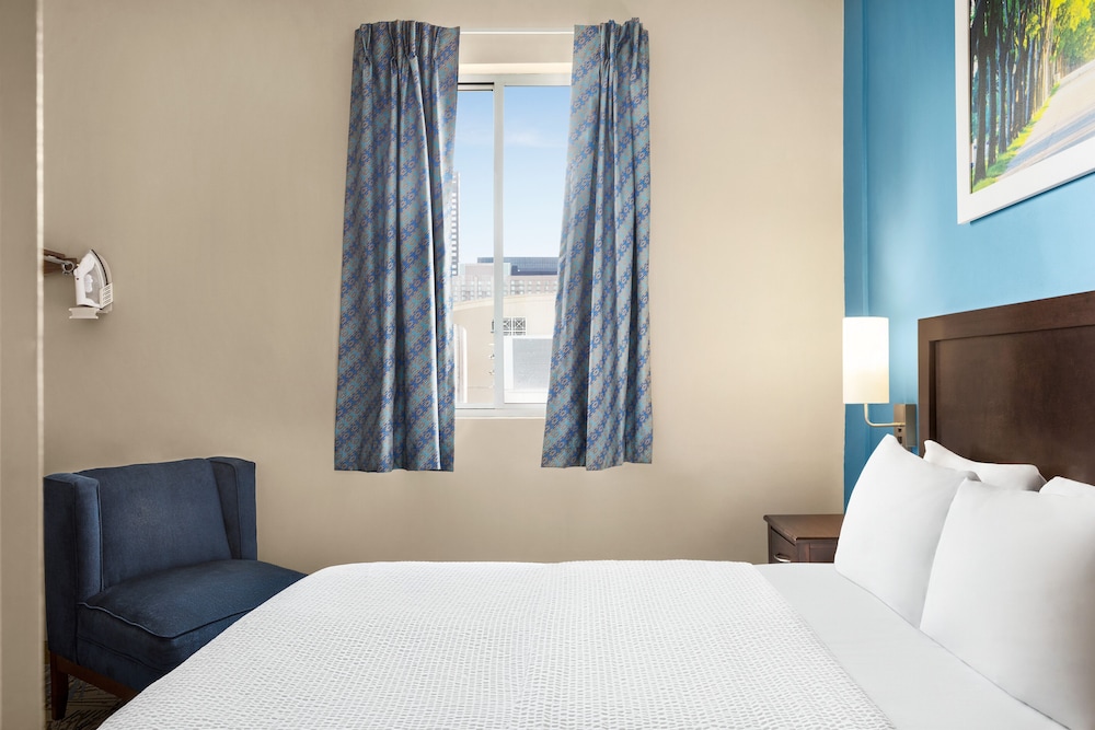 Days Inn by Wyndham Philadelphia Convention Center 25/38