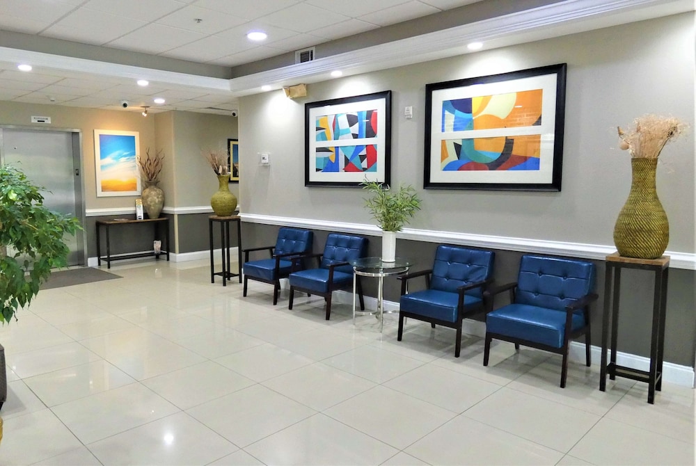 Days Inn & Suites by Wyndham Savannah North I-95 9/41