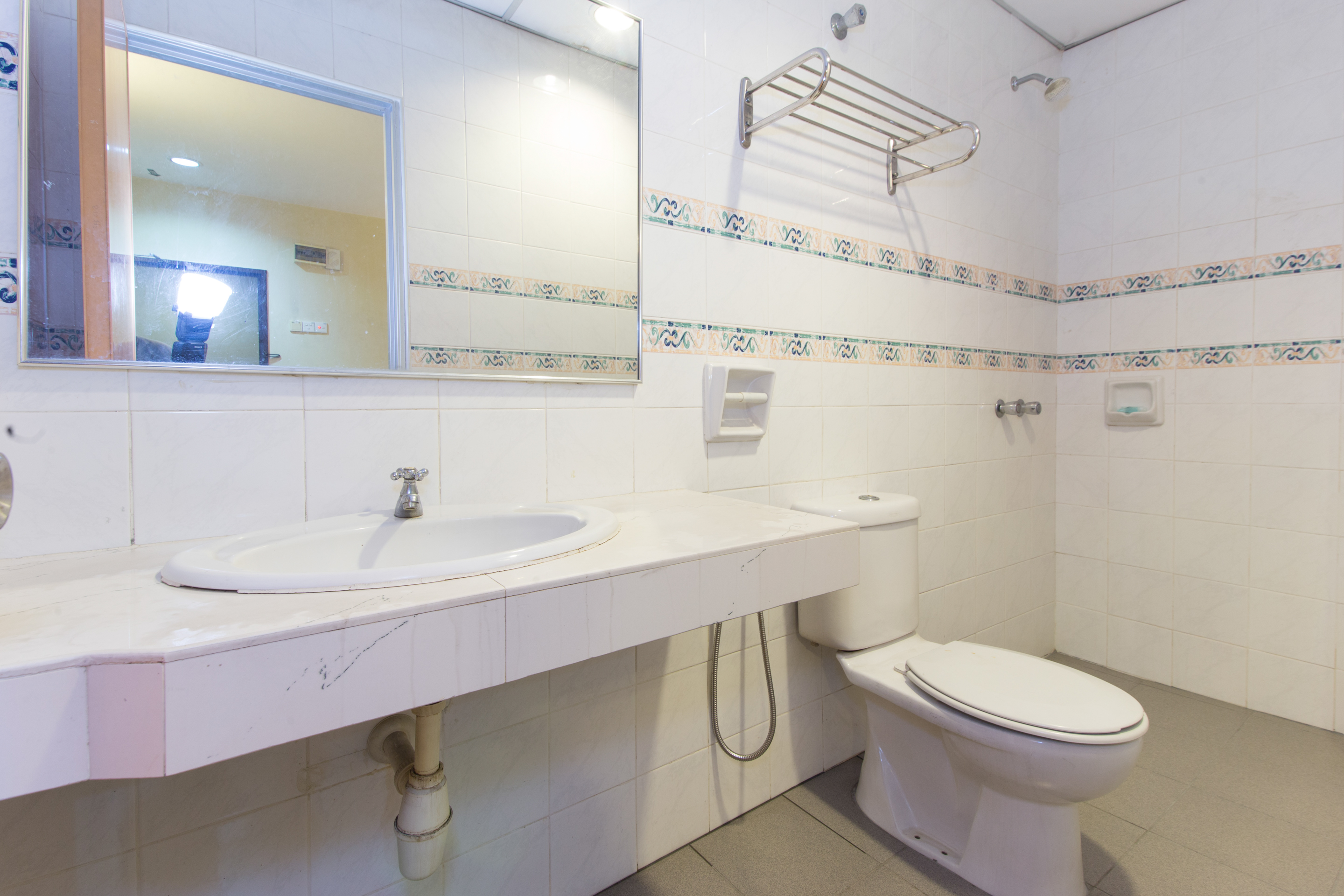 Super OYO 447 Comfort Hotel Meru 17/18