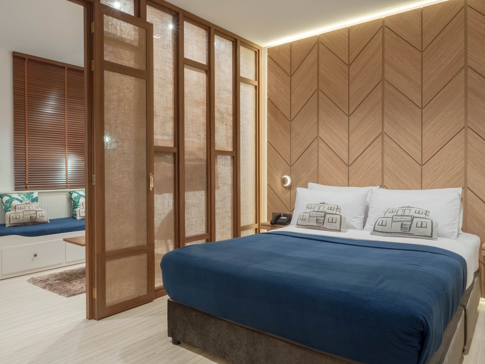 1 BEDROOM, SUITE