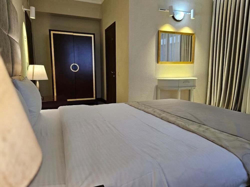 غرفة قياسية بسرير كينج بإطلالة على البحر، The Crown Hotel 6/10