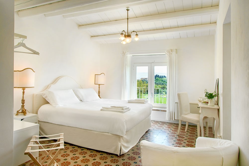 Panorama, Superior, Queen Bed, Vineyard View