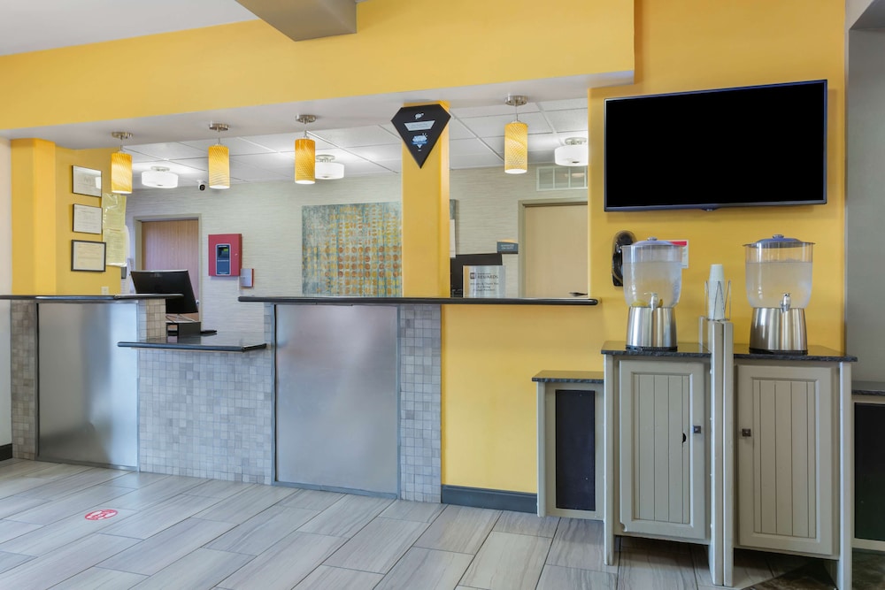 Best Western Plus The Four Corners Inn 10/69