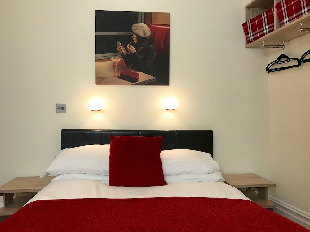 Cassandra Guest House 11/65