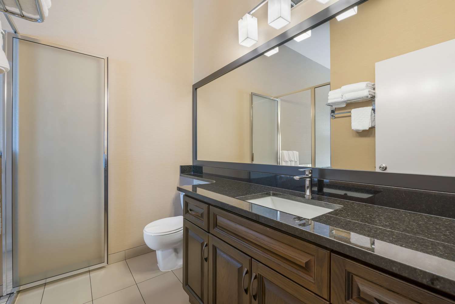 Best Western Plus Mission City Lodge 22/25