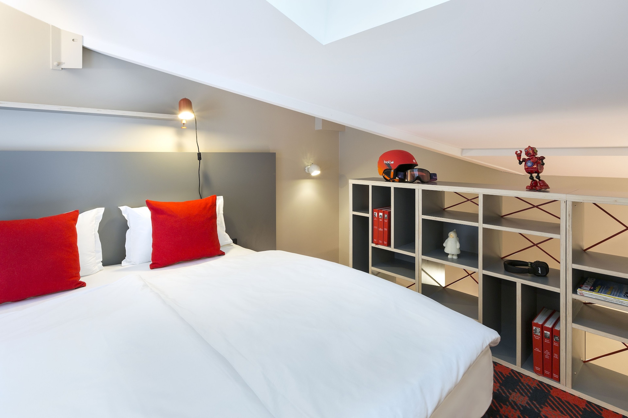 Connecting, 2 Double and Twin Beds