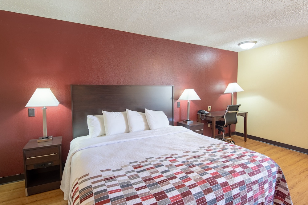 Red Roof Inn and Suites Indianapolis Airport 22/46