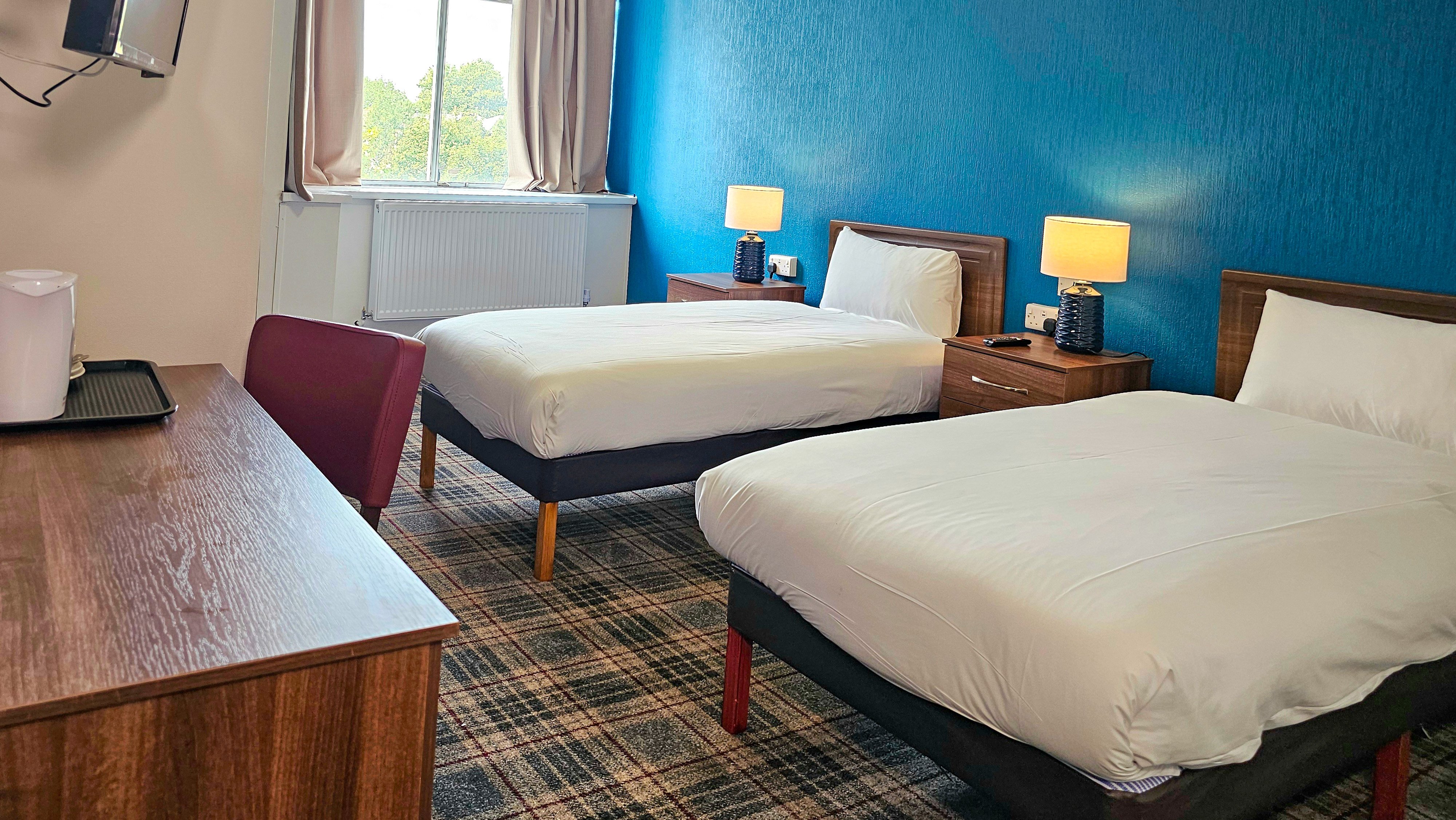 ROOM, TWIN BEDS