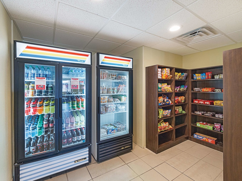 La Quinta Inn & Suites Mathis 15/27