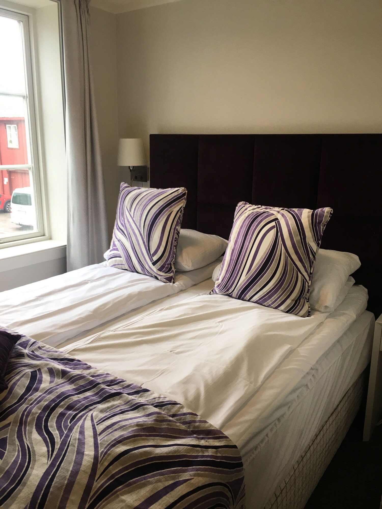 Budget, Queen Bed, Small