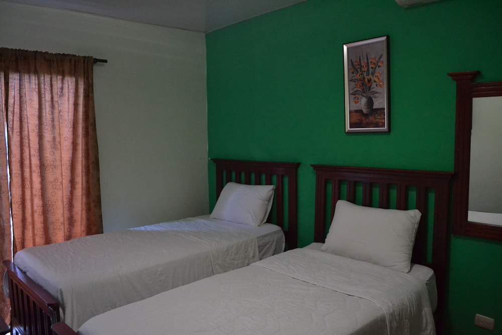 ROOM, TWIN BEDS