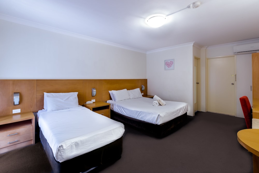 DELUXE, TWIN BEDS
