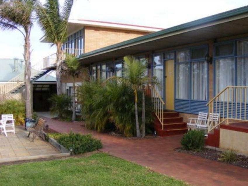 The Ellson Hotel 8/8