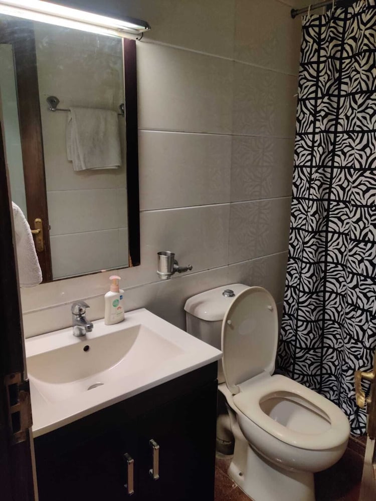 Hotel Vandana S Bed And Breakfast 48/50