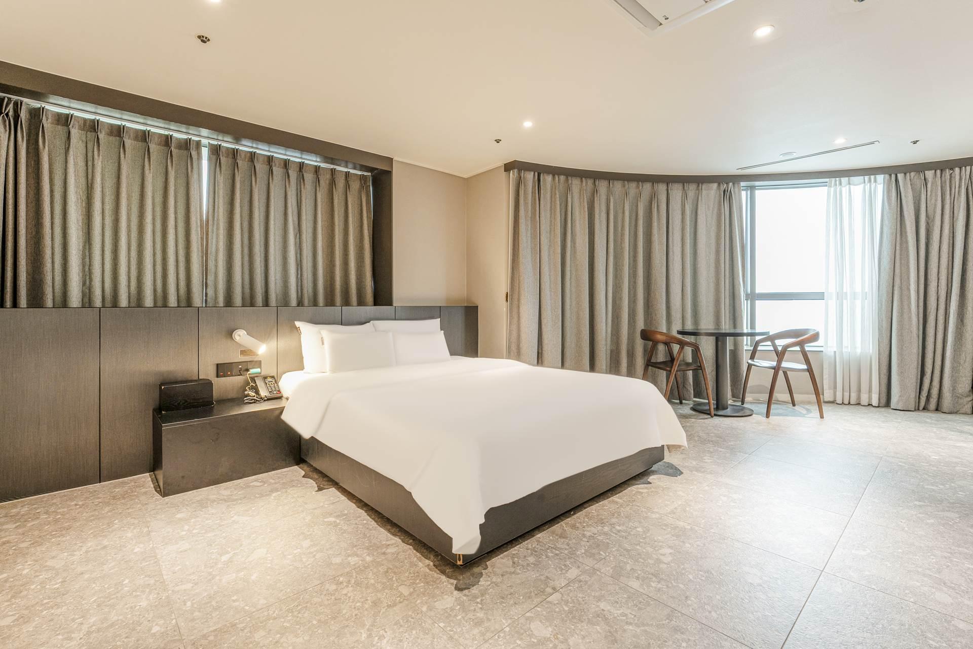 Queen Town Hotel 15/33