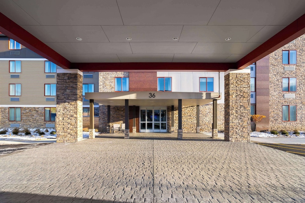 La Quinta Inn & Suites by Wyndham Williston Burlington 18/23