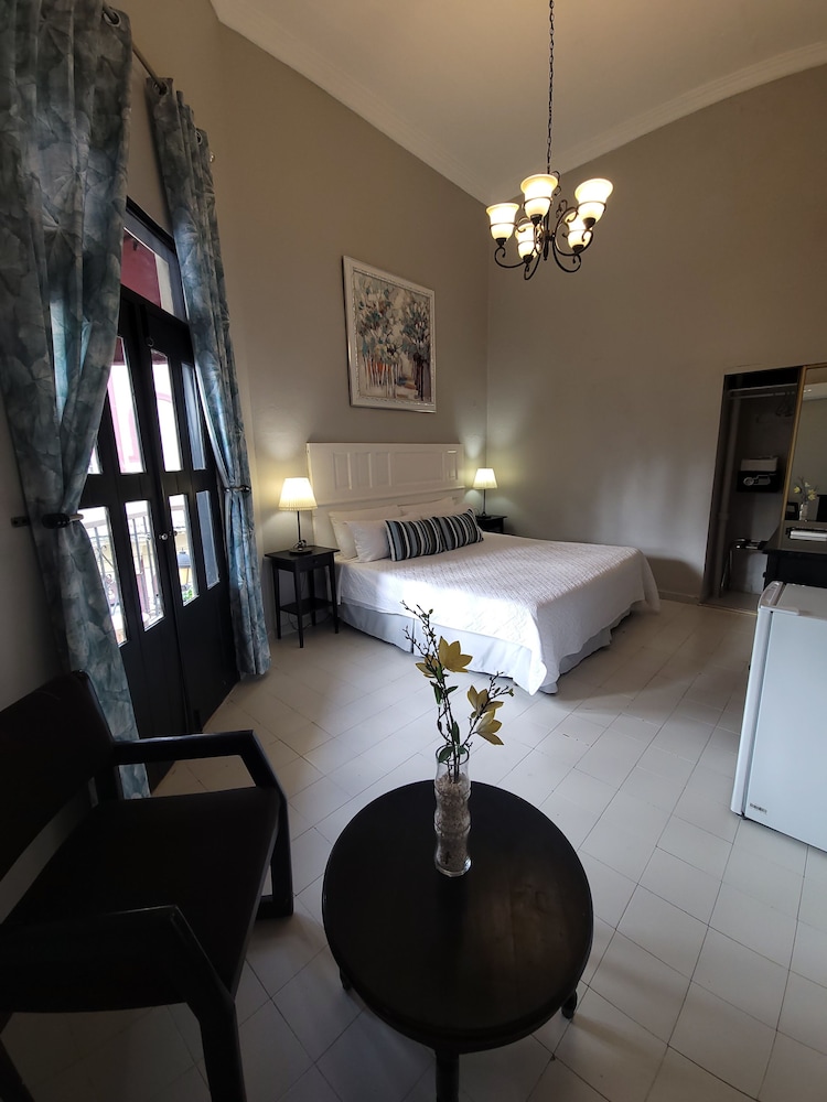 Hotel Class Colonial 22/50