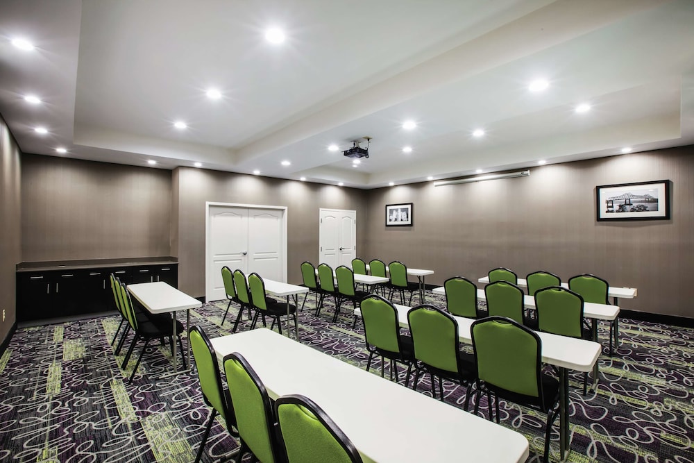 La Quinta Inn & Suites by Wyndham Baton Rouge Denham Springs 33/44