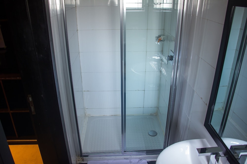 S S Hotels And Suites 47/48