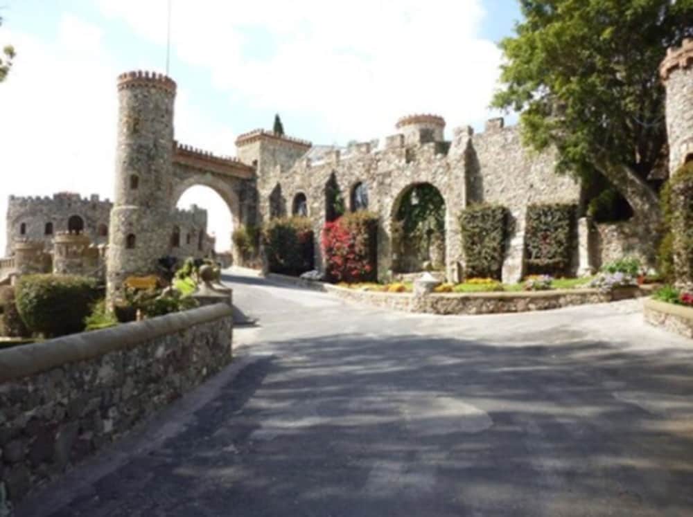 Hotel Castillo Santa Cecilia 60/70