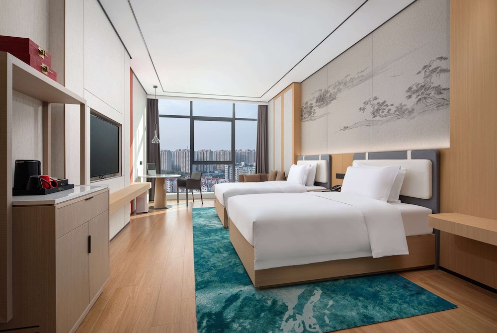 DELUXE, TWIN BEDS