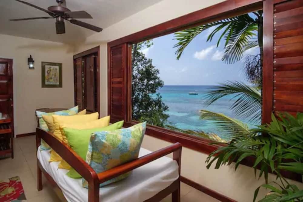 Hibiscus Lodge 11/58