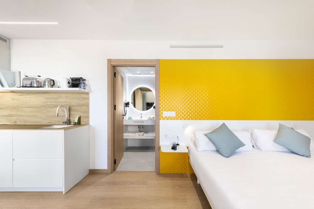 Premium, Studio, Queen Bed, City View, Sofa, Terrace, Pool Access