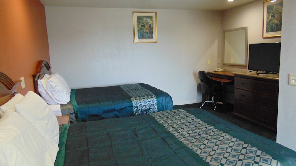 CORCORAN COUNTRY INN 16/48