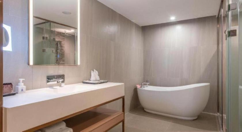 Lavande Hotel (Shenzhen North Railway Station, Gangtou Metro Station) 69/70