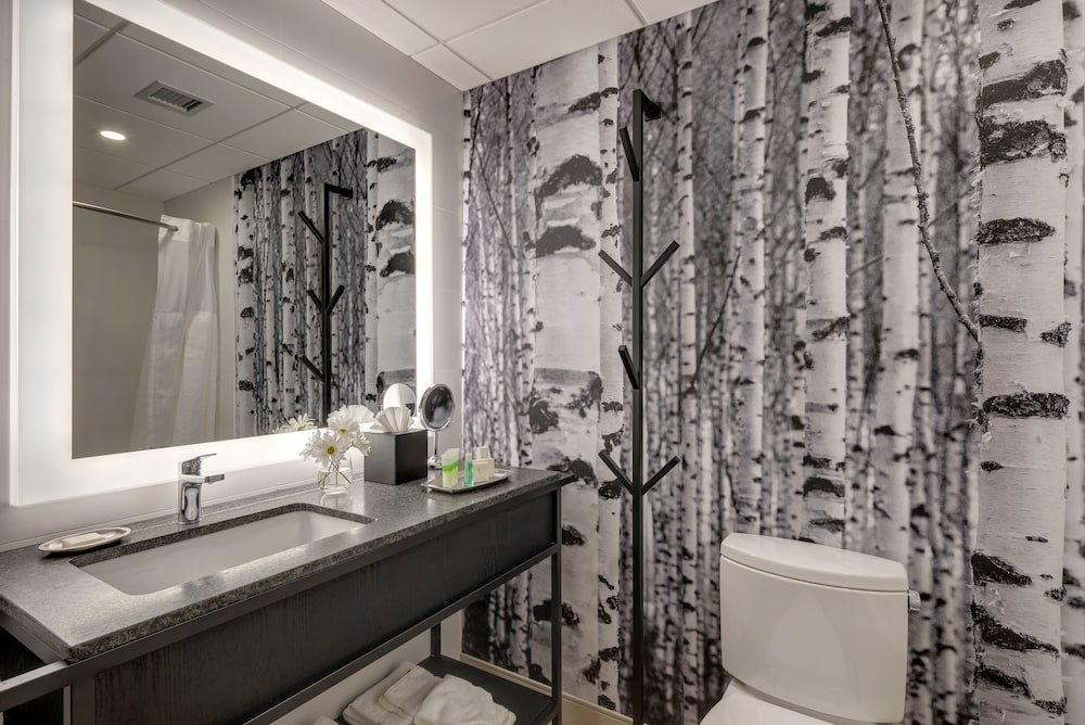 Peaks Hotel & Suites 50/50
