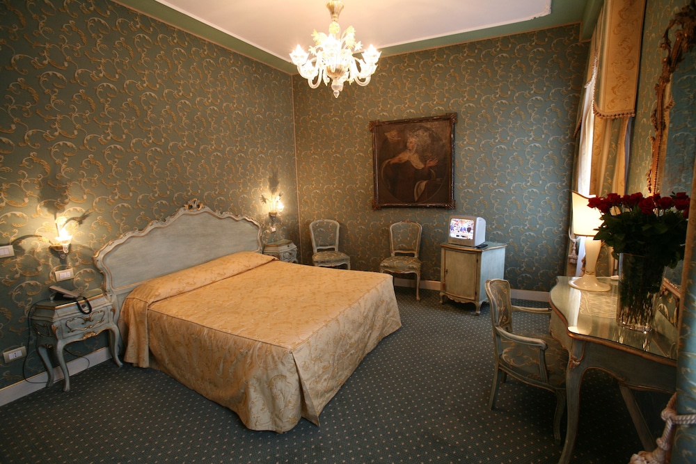 ROOM, TRIPLE
