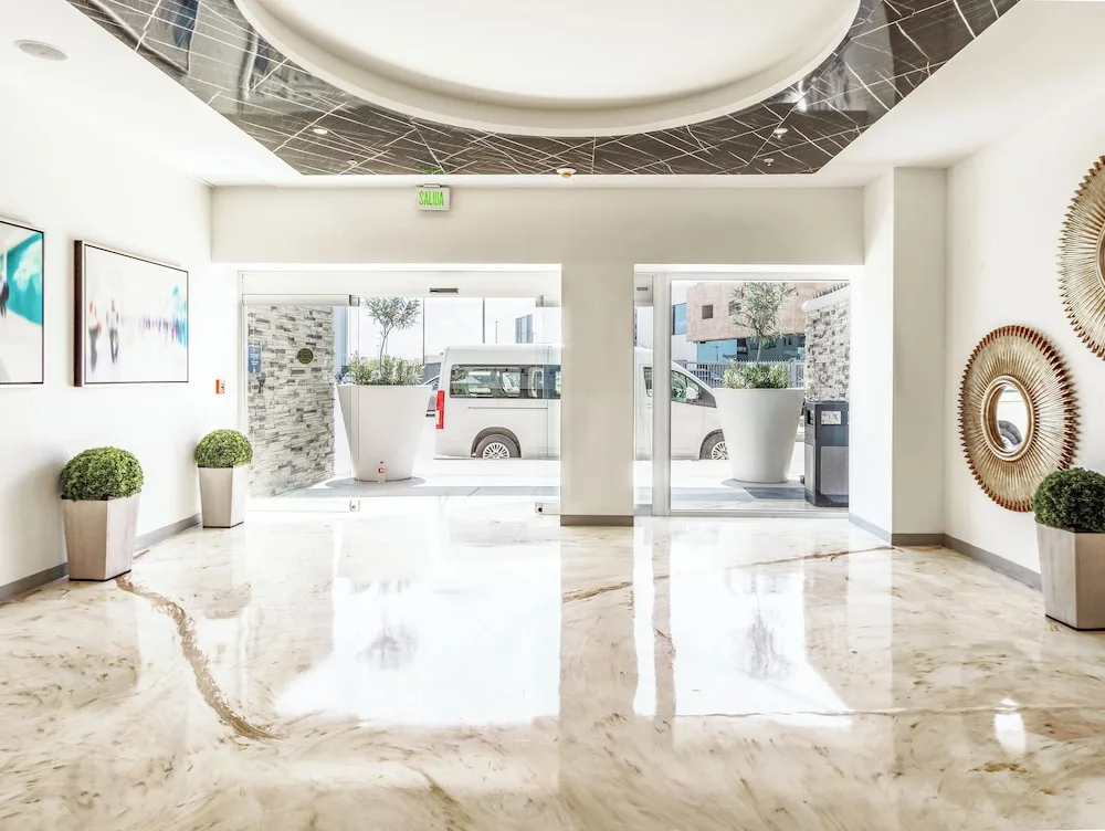 Hotel Mesaluna Short and Long Stay 11/74
