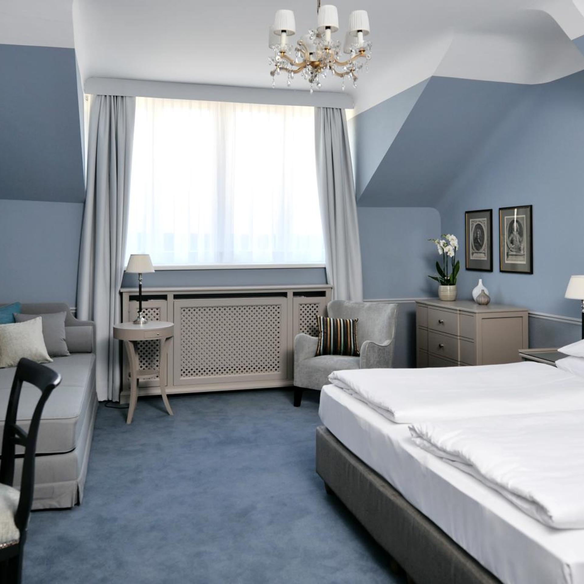 Room, Triple