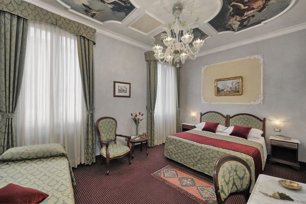 Pausania Hotel 42/49