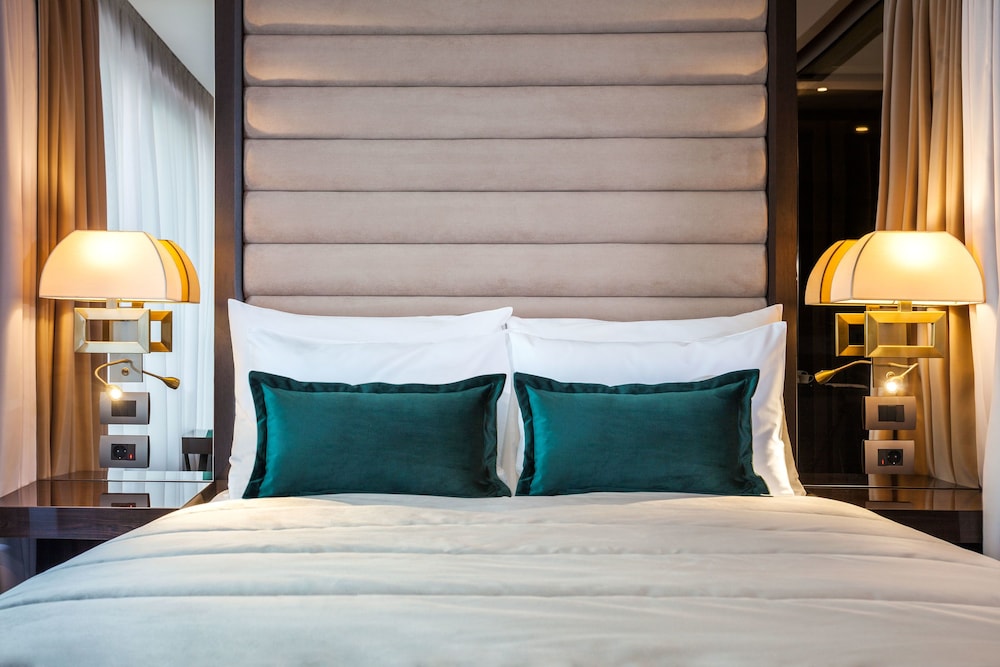 Saint Ten Hotel 23/83