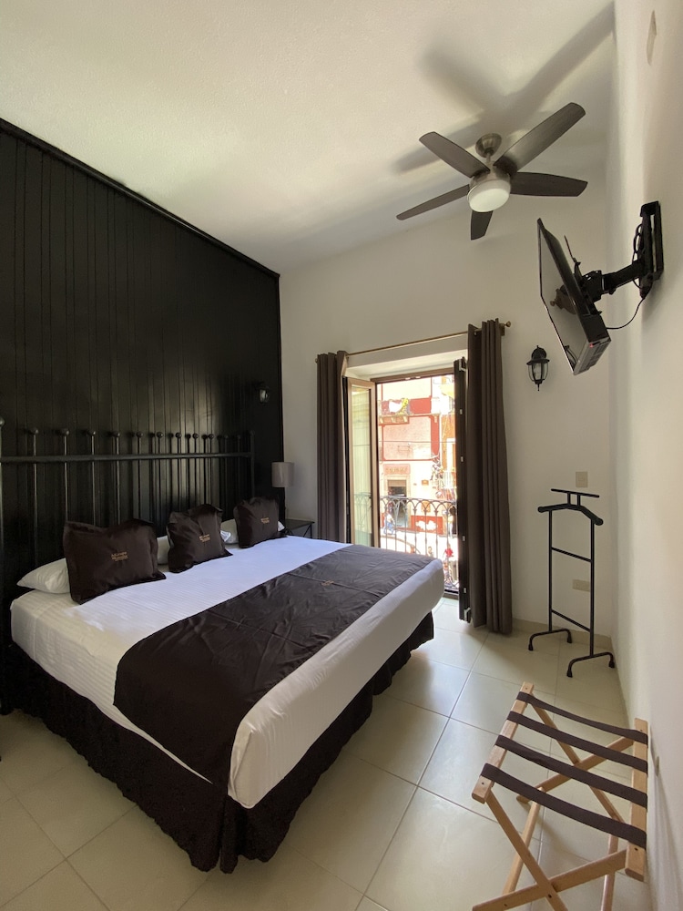 SUPERIOR, DOUBLE BED, FRONT VIEW, BALCONY