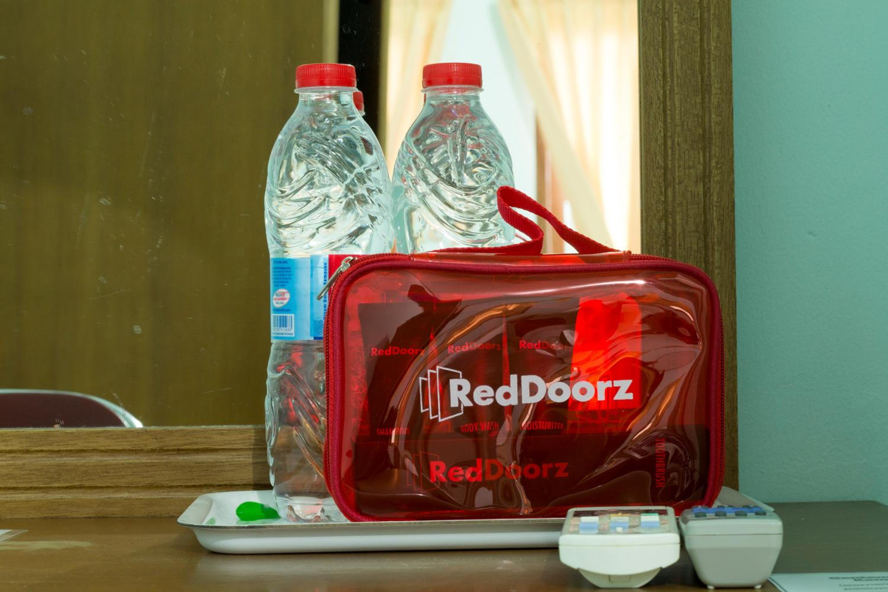 REDDOORZ NEAR CILANDAK TOWN SQUARE 23/40