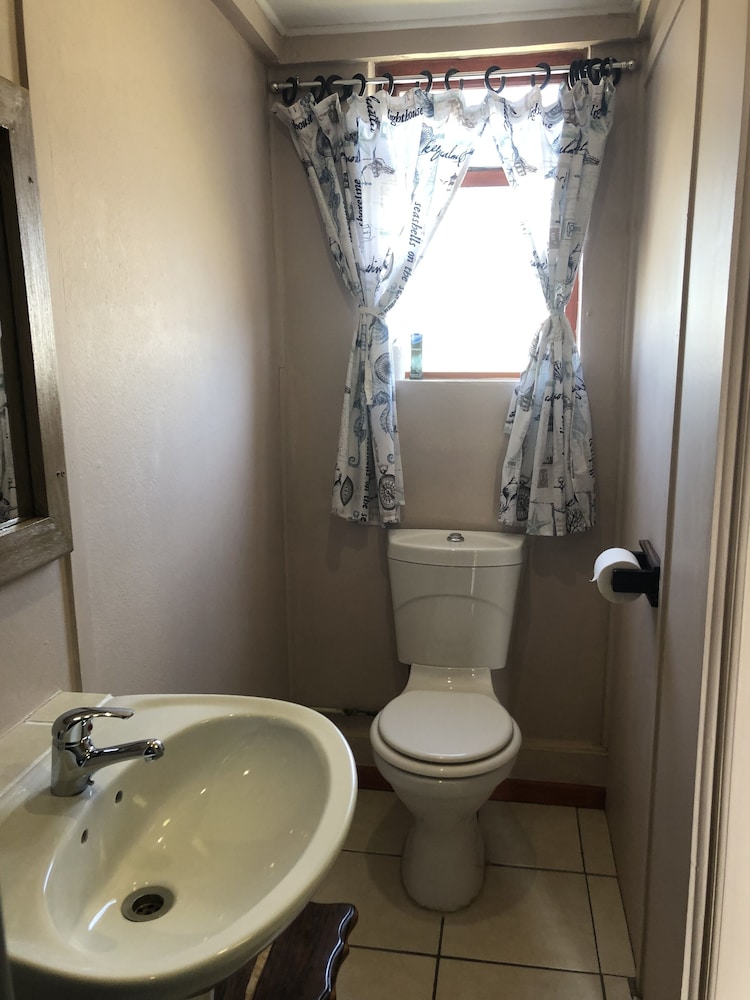 Fisherhaven Traveller s Lodge 46/50