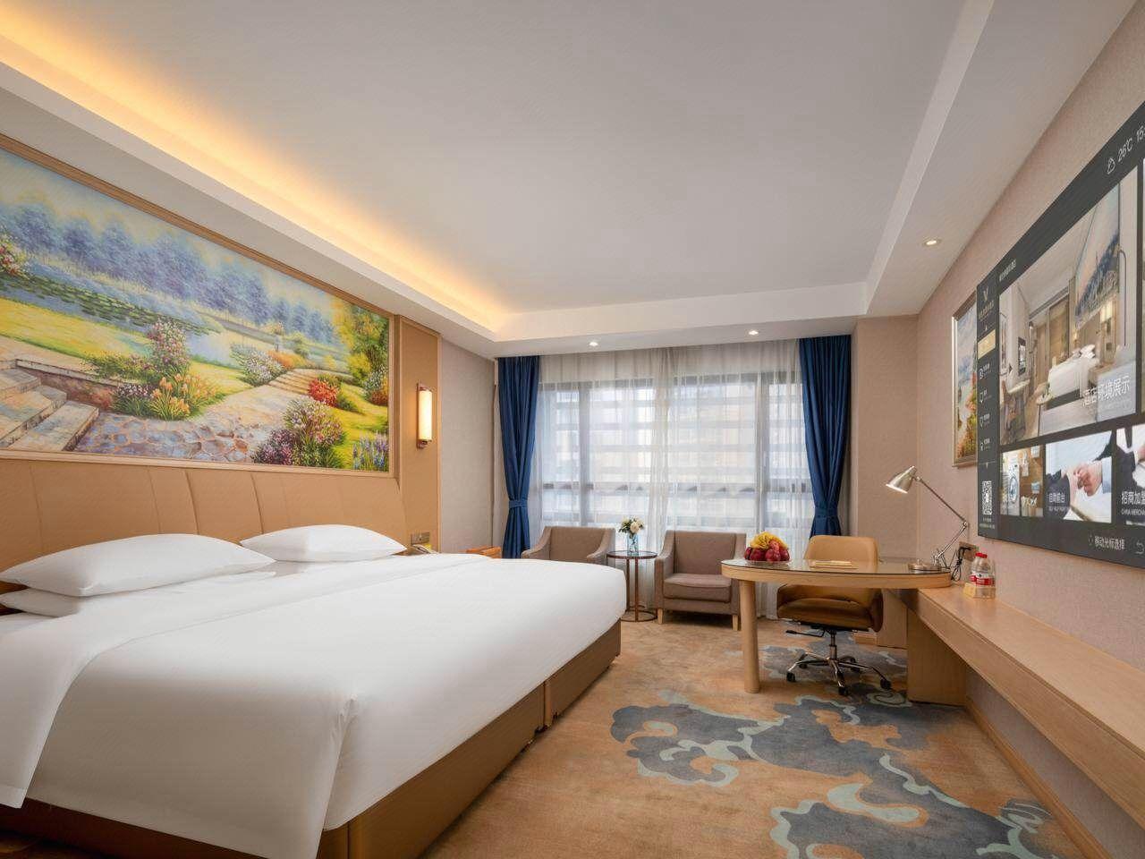Vienna International Hotel (Guangzhou North Railway Station Branch) 13/35