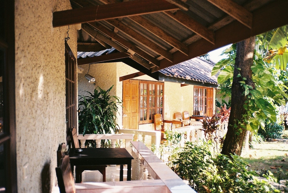Silver Beach Resort 18/65
