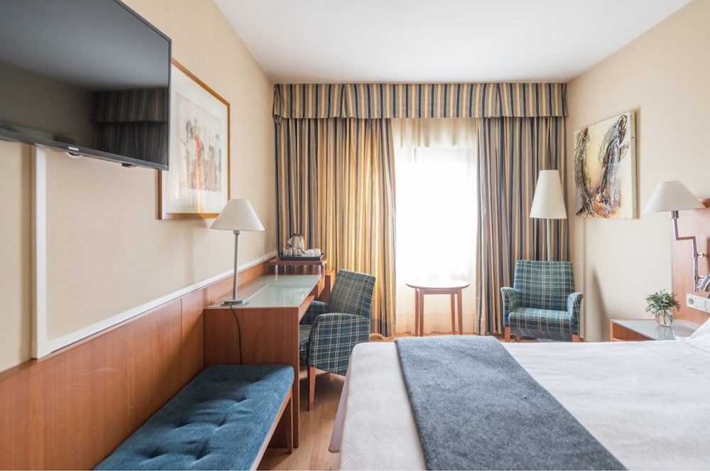 Hotel Up Rooms Vic (ex Nh Ciutat De Vic) 8/52
