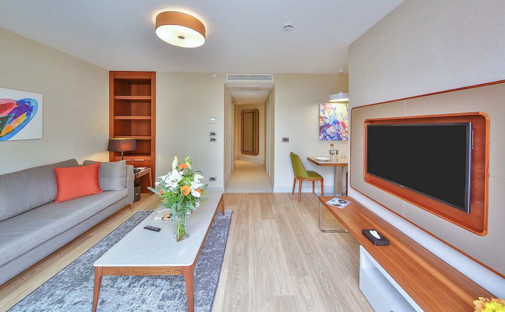 Tzl Suites 8/69