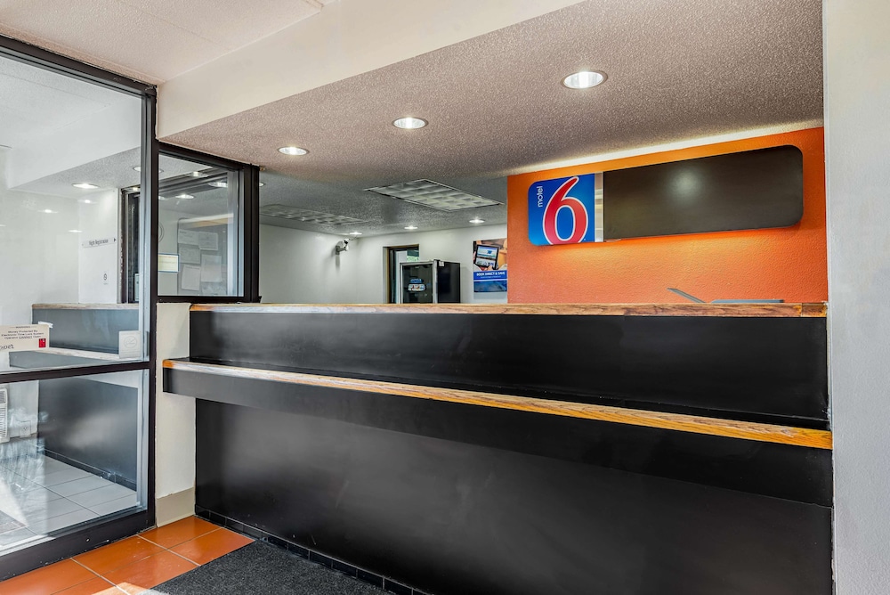 Days Inn by Wyndham Cincinnati I-71 5/28