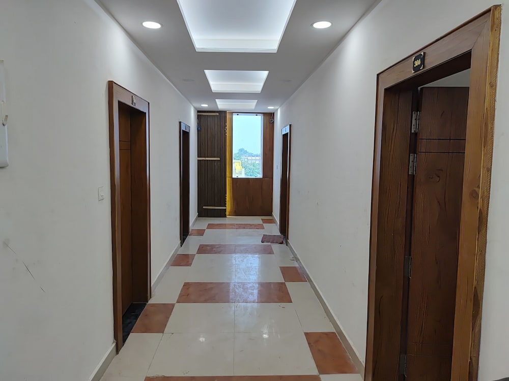 Muskan Hotel 28/48