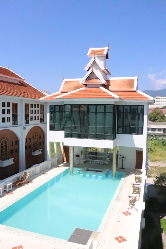 Lanna Oriental Hotel 5/50
