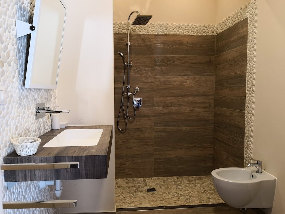 DELUXE, QUADRUPLE, COURTYARD VIEW, ACCESSIBLE