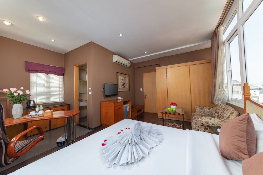 EXECUTIVE, KING BED