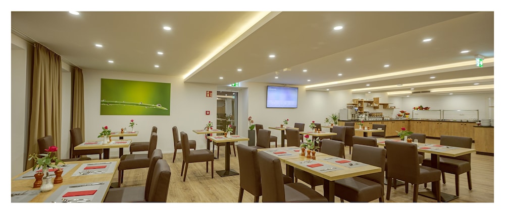 Trip Inn Conference Hotel & Suites 44/54