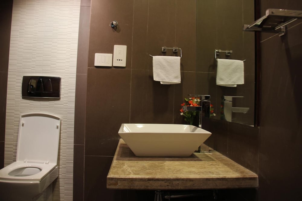 Riverview Hotel 43/48