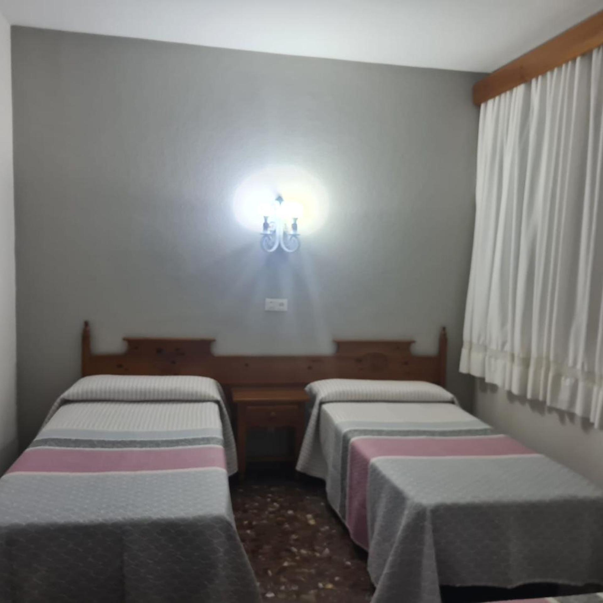 Hotel Restaurante El Lago 12/24
